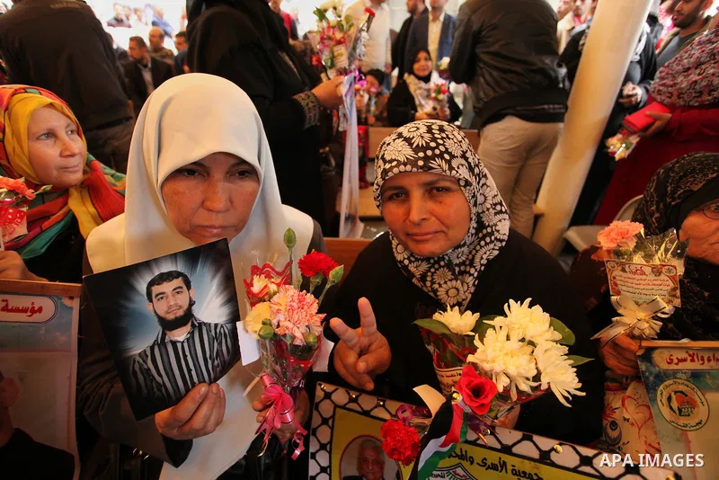 Palestinian women take part in a protest demanding release the prisoners in Israeli jails, in front of Red cross office, in Gaza city, on March 21, 2016. Photo by Ashraf Amra
