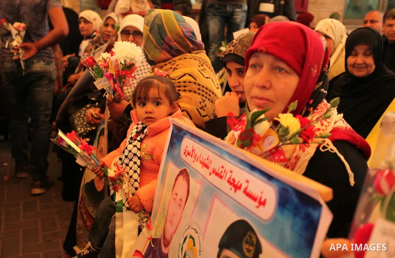 Palestinian women take part in a protest demanding release the prisoners in Israeli jails, in front of Red cross office, in Gaza city, on March 21, 2016. Photo by Ashraf Amra