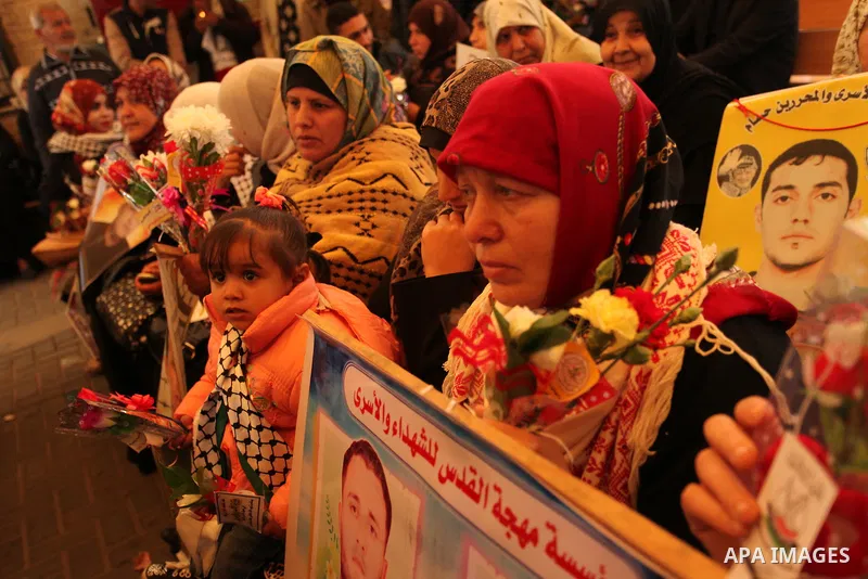 Palestinian women take part in a protest demanding release the prisoners in Israeli jails, in front of Red cross office, in Gaza city, on March 21, 2016. Photo by Ashraf Amra