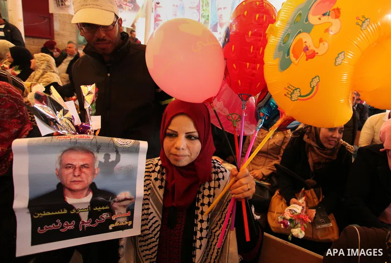 Palestinian women take part in a protest demanding release the prisoners in Israeli jails, in front of Red cross office, in Gaza city, on March 21, 2016. Photo by Ashraf Amra