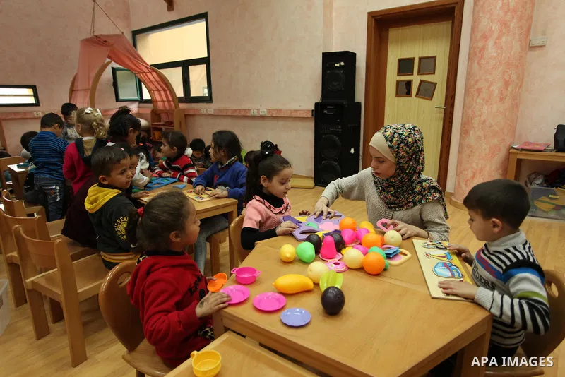 Palestinian children paly to mark the anniversary of Mother's Day, at Al-qattan center in Gaza city on March 21, 2016. Photo by Ashraf Amra