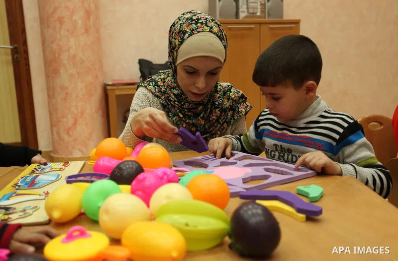 Palestinian children paly to mark the anniversary of Mother's Day, at Al-qattan center in Gaza city on March 21, 2016. Photo by Ashraf Amra