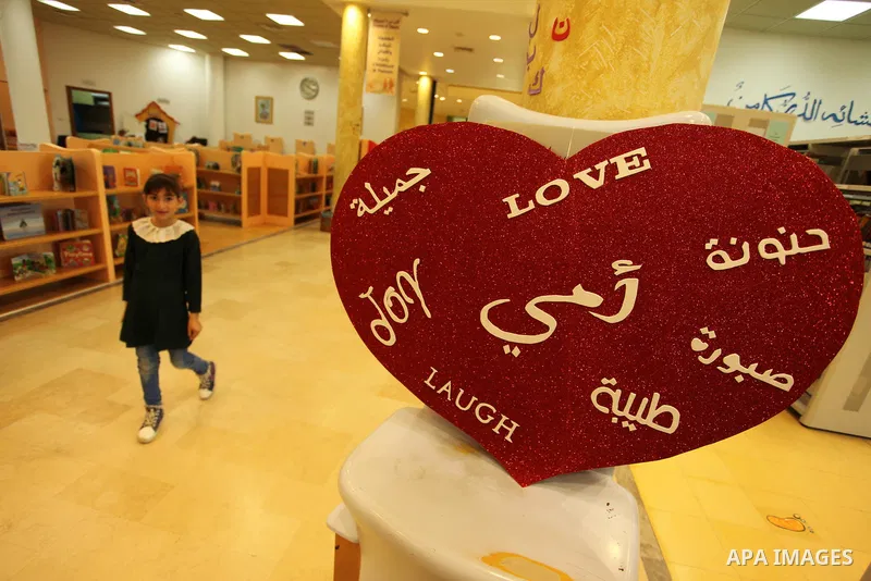 Palestinian children paly to mark the anniversary of Mother's Day, at Al-qattan center in Gaza city on March 21, 2016. Photo by Ashraf Amra