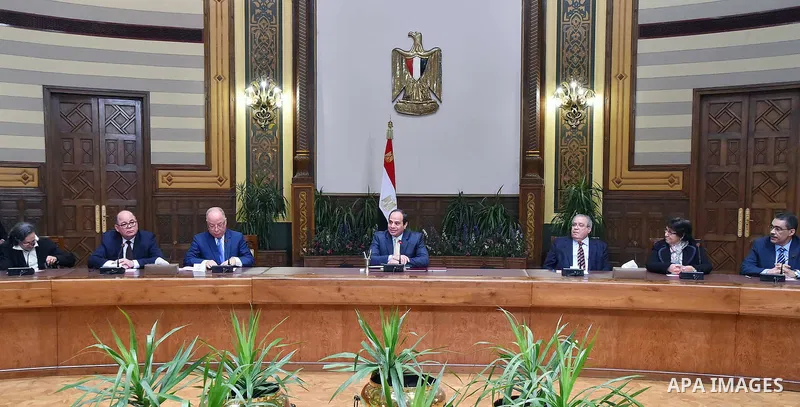 Egyptian President Abdel Fattah al-Sisi meets with members of Egyptian thinkers and writers in Cairo, Egypt, on March 22, 2016. Photo by Egyptian President Office