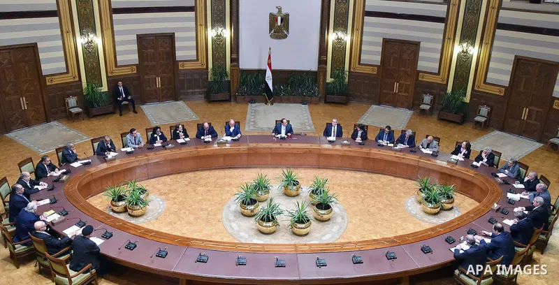Egyptian President Abdel Fattah al-Sisi meets with members of Egyptian thinkers and writers in Cairo, Egypt, on March 22, 2016. Photo by Egyptian President Office