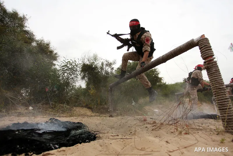 Palestinian militants take part in an anti-Israel joint drill by National Resistance Brigades and Abdel Qader al Husseini Brigades in Khan Younis in the southern Gaza Strip March 25, 2016. Photo by Ashraf Amra