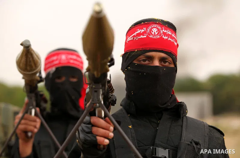 Palestinian militants take part in an anti-Israel joint drill by National Resistance Brigades and Abdel Qader al Husseini Brigades in Khan Younis in the southern Gaza Strip March 25, 2016. Photo by Ashraf Amra
