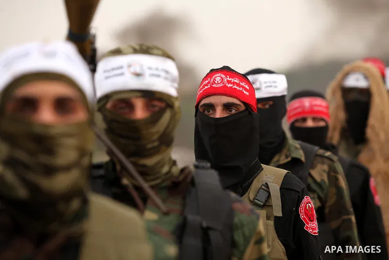 Palestinian militants take part in an anti-Israel joint drill by National Resistance Brigades and Abdel Qader al Husseini Brigades in Khan Younis in the southern Gaza Strip March 25, 2016. Photo by Ashraf Amra