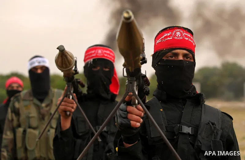 Palestinian militants take part in an anti-Israel joint drill by National Resistance Brigades and Abdel Qader al Husseini Brigades in Khan Younis in the southern Gaza Strip March 25, 2016. Photo by Ashraf Amra