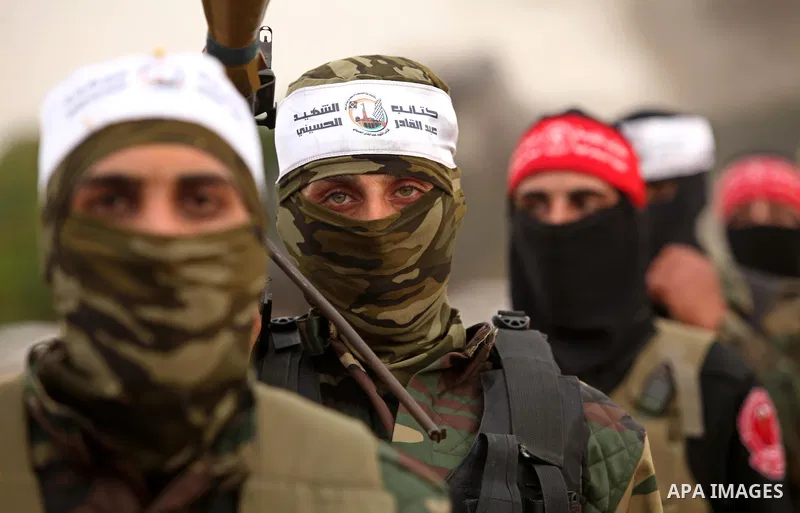 Palestinian militants take part in an anti-Israel joint drill by National Resistance Brigades and Abdel Qader al Husseini Brigades in Khan Younis in the southern Gaza Strip March 25, 2016. Photo by Ashraf Amra