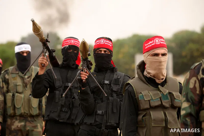 Palestinian militants take part in an anti-Israel joint drill by National Resistance Brigades and Abdel Qader al Husseini Brigades in Khan Younis in the southern Gaza Strip March 25, 2016. Photo by Ashraf Amra