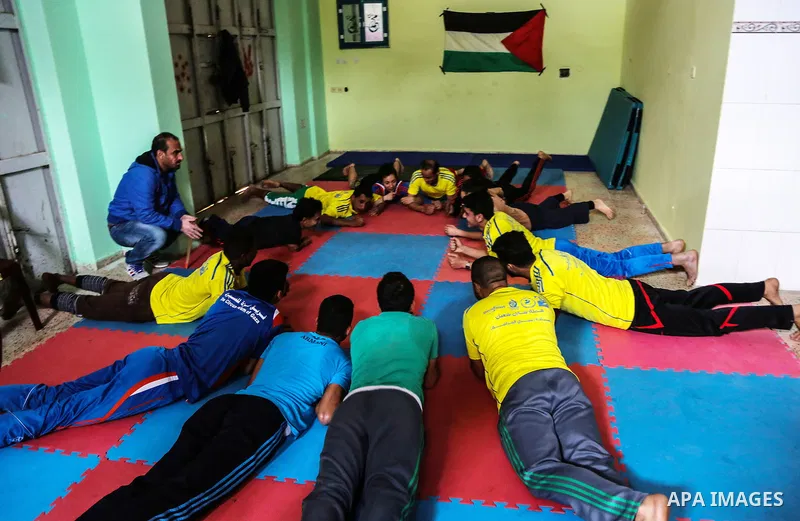 An Italian delegation train Palestinian youths at a Palestinian Circus School in Beit Lahiya in the north of the Gaza strip on March 27, 2016. Photo by Nidal Alwaheidi
