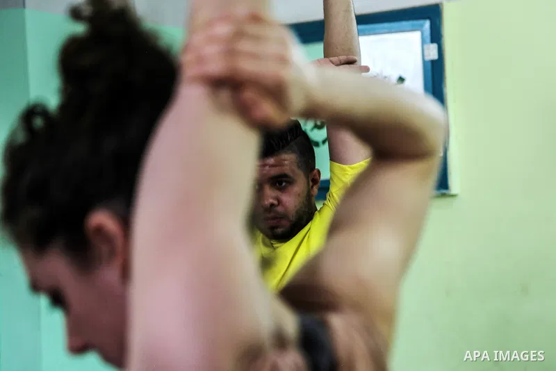 An Italian delegation train Palestinian youths at a Palestinian Circus School in Beit Lahiya in the north of the Gaza strip on March 27, 2016. Photo by Nidal Alwaheidi