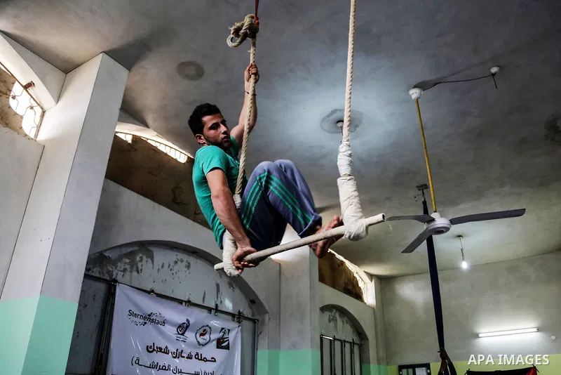 An Italian delegation train Palestinian youths at a Palestinian Circus School in Beit Lahiya in the north of the Gaza strip on March 27, 2016. Photo by Nidal Alwaheidi