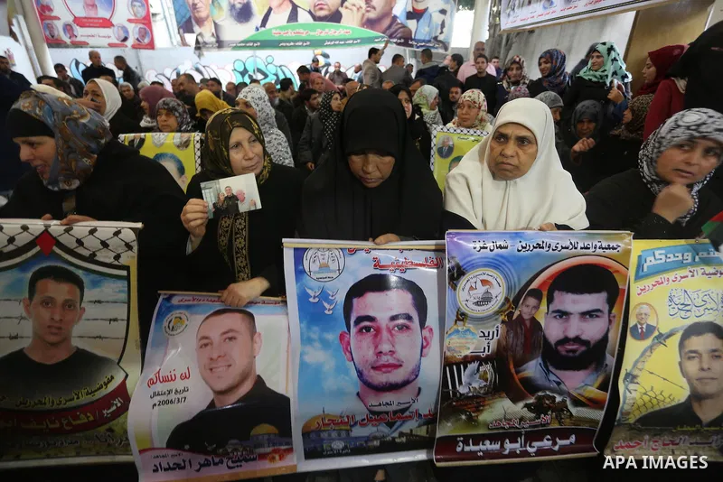Palestinians take part in a protest demanding release the prisoners in Israeli jails, in front of Red cross office, in Gaza city, on March 28, 2016. Photo by Mohammed Asad