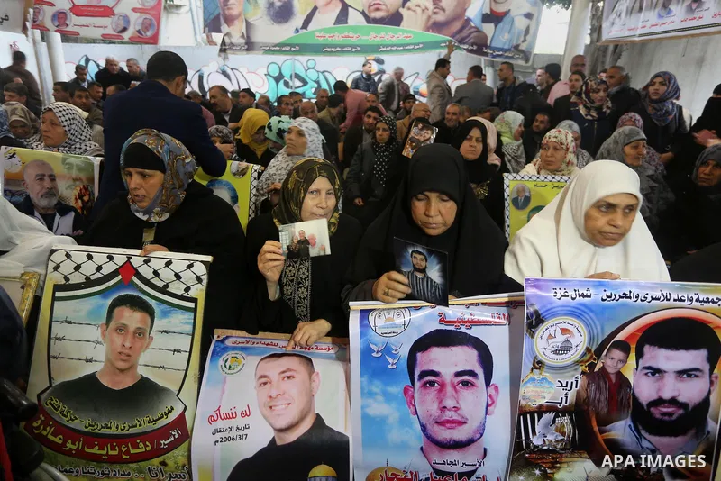 Palestinians take part in a protest demanding release the prisoners in Israeli jails, in front of Red cross office, in Gaza city, on March 28, 2016. Photo by Mohammed Asad