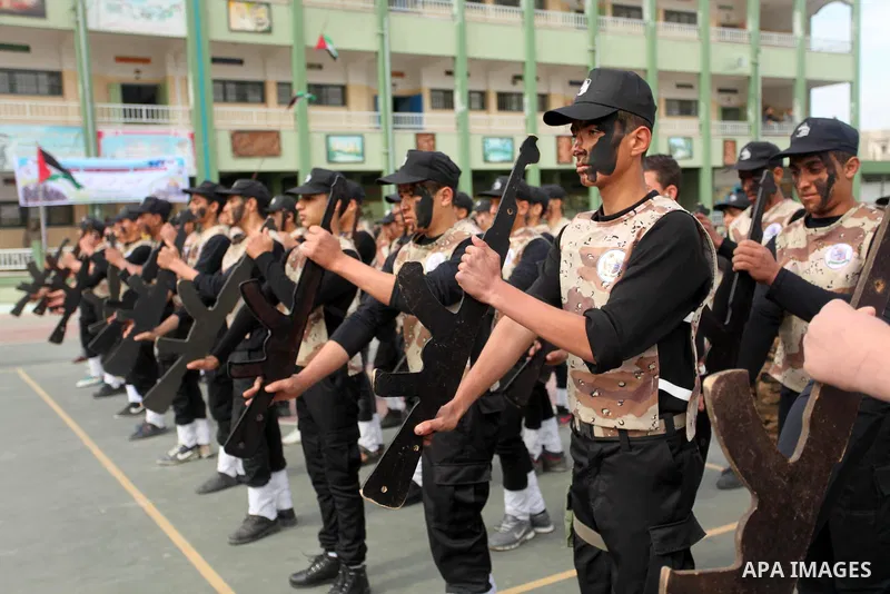 Palestinian students demonstrate their skills during a military-style show at a school in Rafah in the southern Gaza Strip March 28, 2016. Photo by Ashraf Amra