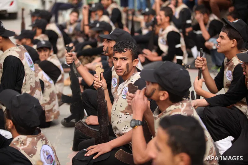 Palestinian students demonstrate their skills during a military-style show at a school in Rafah in the southern Gaza Strip March 28, 2016. Photo by Ashraf Amra