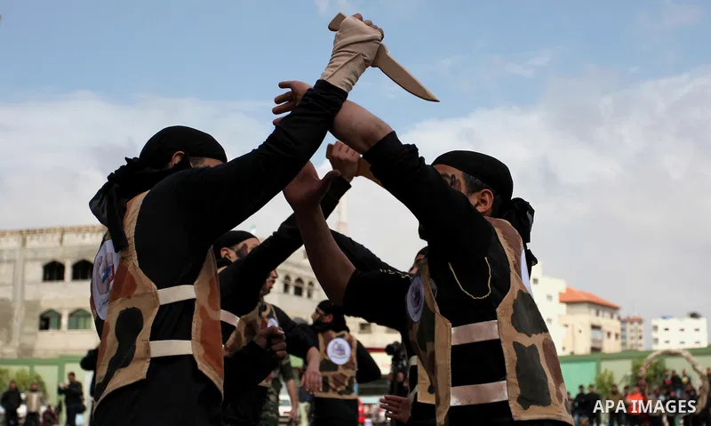 Palestinian students demonstrate their skills during a military-style show at a school in Rafah in the southern Gaza Strip March 28, 2016. Photo by Ashraf Amra