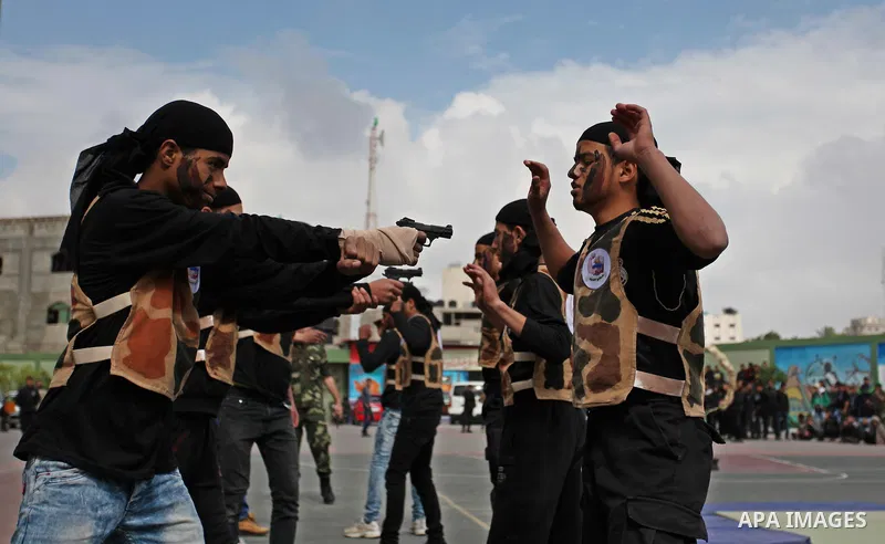 Palestinian students demonstrate their skills during a military-style show at a school in Rafah in the southern Gaza Strip March 28, 2016. Photo by Ashraf Amra