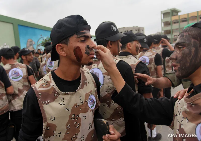 Palestinian students demonstrate their skills during a military-style show at a school in Rafah in the southern Gaza Strip March 28, 2016. Photo by Ashraf Amra