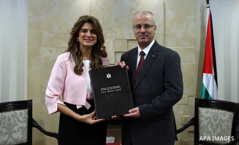 Palestinian Prime Minister, Rami Hamdallah, meerts with Director General of the King Hussein Cancer Foundation, Princess, Dina Mired, in the West Bank city of Ramallah, on March 31, 2016. Photo by Prime Minister Office