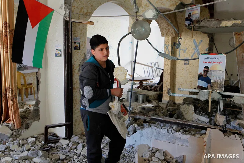 Palestinians check the damage house of Ihab Maswada that was demolished by the Israeli army in the West Bank city of Hebron March 31, 2016. Ihab Maswada was killed on Dec. 7 after carrying out a stabbing attack against a...