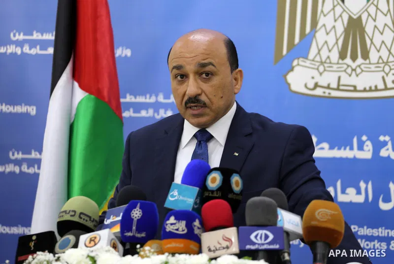 Palestinian Minister of public works and housing, Mofeed al-Hasayna speaks during a press conference in Gaza city on March 31, 2016. Photo by Mohammed Asad