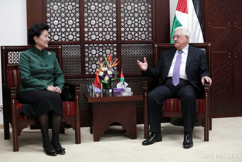 Palestinian President Mahmud Abbas meets with Vice Premier of China Liu Yandong in the West Bank city of Ramallah on March 31, 2016. Photo by APAIMAGES/FADI AROURI/POOL