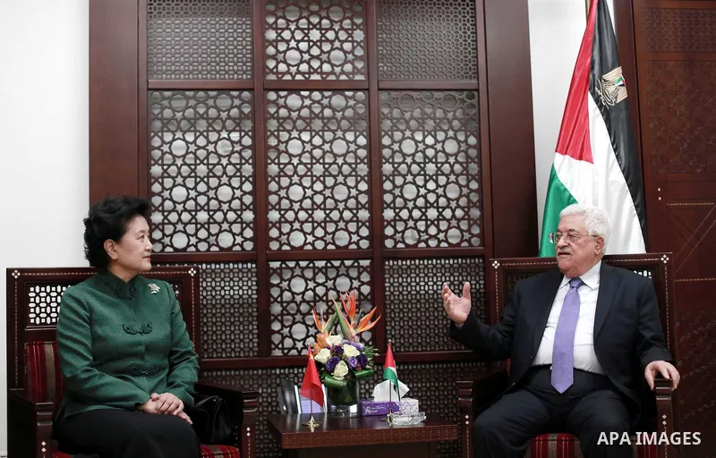 Palestinian President Mahmud Abbas meets with Vice Premier of China Liu Yandong in the West Bank city of Ramallah on March 31, 2016. Photo by APAIMAGES/FADI AROURI/POOL