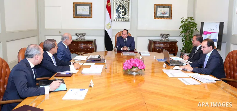 Egyptian President Abdel Fattah al-sisi meets with Egyptian Prime Minister Sharif Ismail in Cairo, Egypt on March 31, 2016. Photo by Egyptian President Office