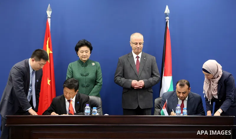 Palestinian Prime Minister Rami Hamdallah meets with Chinese Vice Premier Liu Yandong in the West Bank city of Ramallah March 31, 2016. Photo by Prime Minister Office