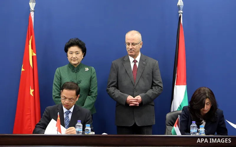 Palestinian Prime Minister Rami Hamdallah meets with Chinese Vice Premier Liu Yandong in the West Bank city of Ramallah March 31, 2016. Photo by Prime Minister Office