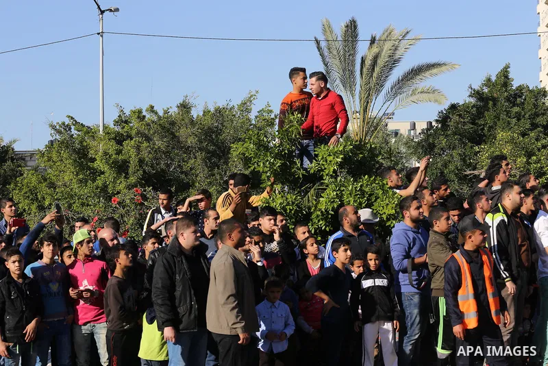 Palestinians watch a cultural carnival organized by Gaza Municipality in Gaza City April 1, 2016. Photo by Mohammed Asad