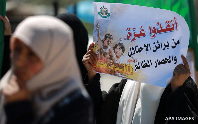 Palestinian women hold banners during a rally marking Land Day, near Eriz crossing in the northern Gaza Strip, on April 2, 2016. Photo by Yasser Qudih