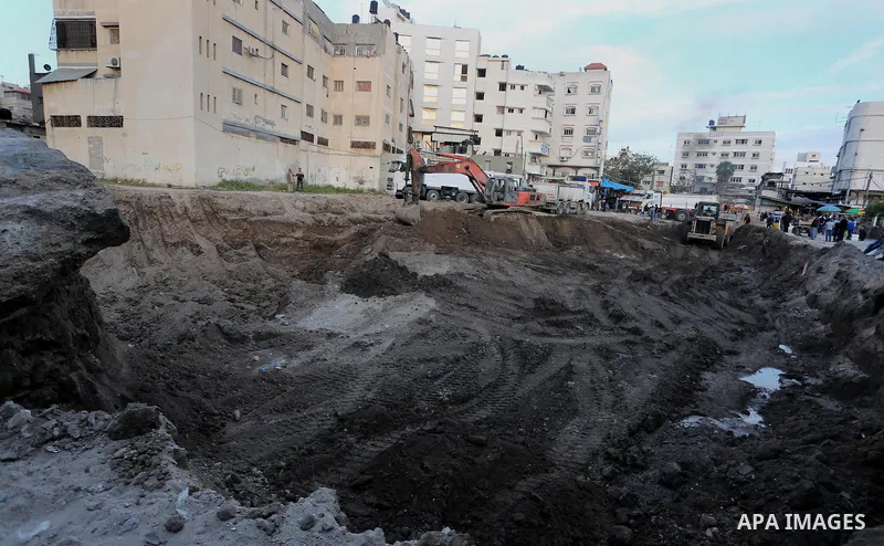 Palestinian workers are looking for archeology, while the Ministry of Tourism in the Gaza Strip provides some the effects of a Byzantine church in Gaza city, April 2, 2016, Palestinian archaeologists discovered a new set...