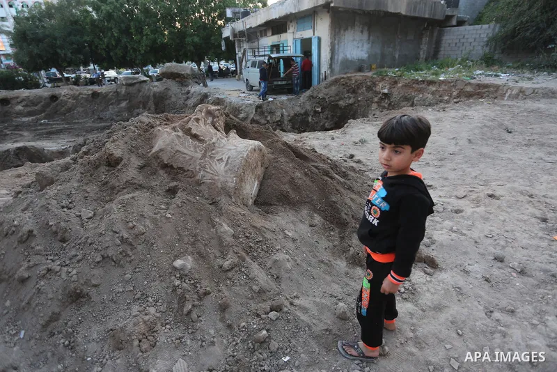 Palestinian workers are looking for archeology, while the Ministry of Tourism in the Gaza Strip provides some the effects of a Byzantine church in Gaza city, April 2, 2016, Palestinian archaeologists discovered a new set...