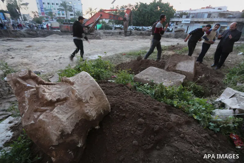 Palestinian workers are looking for archeology, while the Ministry of Tourism in the Gaza Strip provides some the effects of a Byzantine church in Gaza city, April 2, 2016, Palestinian archaeologists discovered a new set...