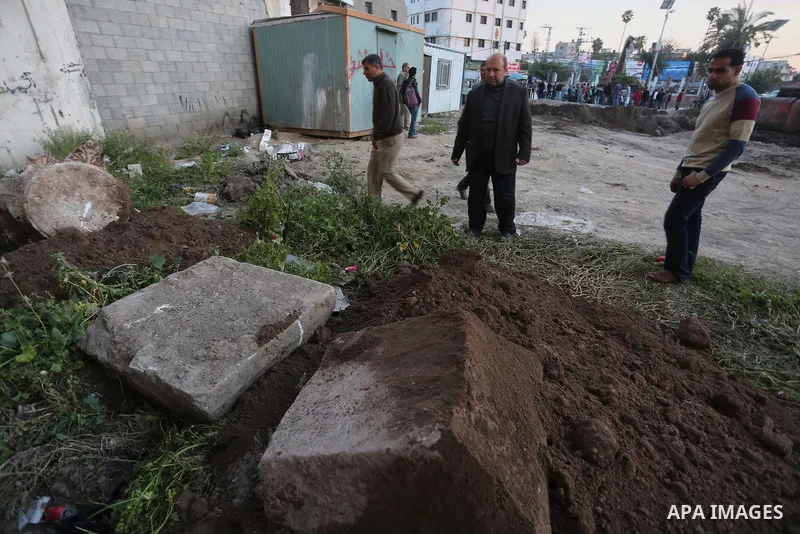 Palestinian workers are looking for archeology, while the Ministry of Tourism in the Gaza Strip provides some the effects of a Byzantine church in Gaza city, April 2, 2016, Palestinian archaeologists discovered a new set...