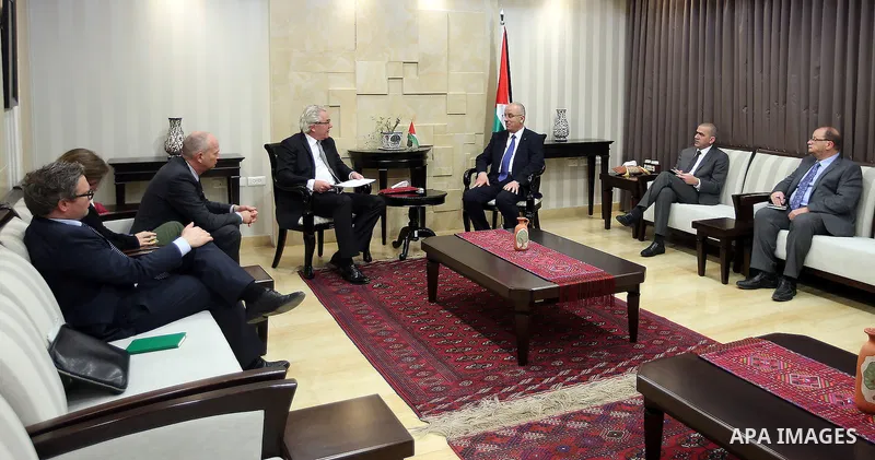 Palestinian Prime Minister, Rami Hamdallah, meets with Norwegian envoy for the peace process in the Middle East Tour Vinland, in the West Bank city of Ramallah, on April 3, 2016. Photo by Prime Minister Office