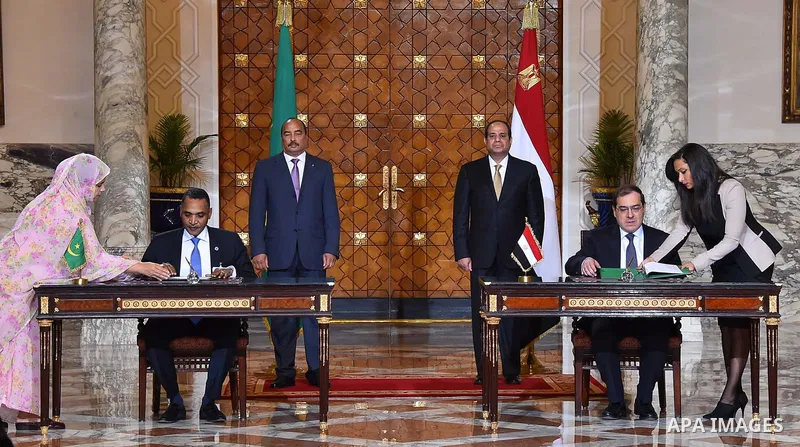 Egyptian President Abdel Fattah al-Sisi and with Mauritania President Mohamed Ould Abdel Aziz in attend the signature of cooperation in the Egyptian capital Cairo on April 03, 2016. Photo by Egyptian President Office