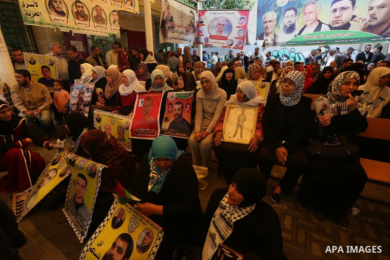 Palestinians take part in a protest demanding release the prisoners in Israeli jails, in front of Red cross office, in Gaza city, on April 4, 2016. Photo by Mohammed Asad