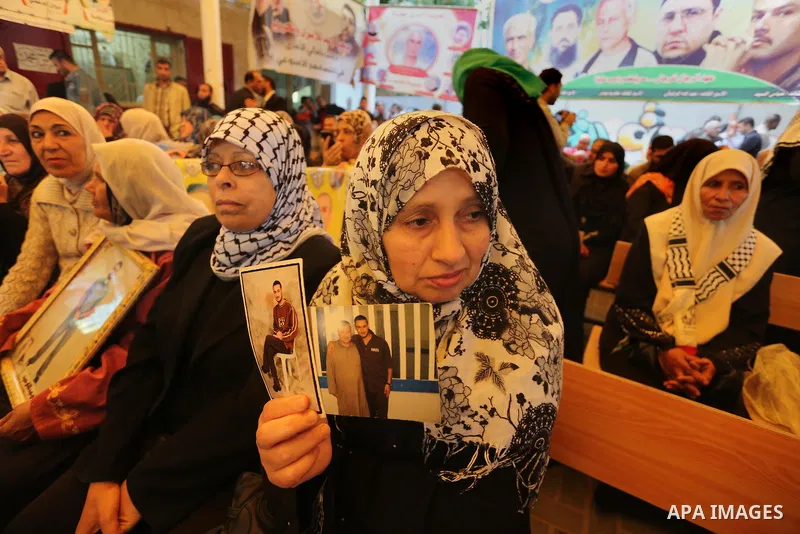 Palestinians take part in a protest demanding release the prisoners in Israeli jails, in front of Red cross office, in Gaza city, on April 4, 2016. Photo by Mohammed Asad