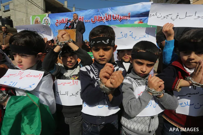 Palestinians take part in a protest demanding release the prisoners in Israeli jails, in front of Red cross office, in Gaza city, on April 4, 2016. Photo by Mohammed Asad