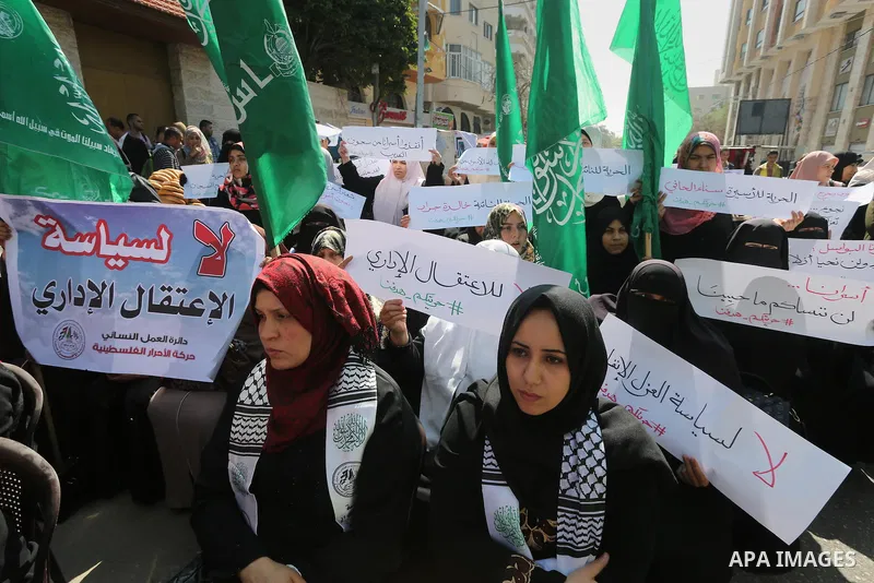 Palestinians take part in a protest demanding release the prisoners in Israeli jails, in front of Red cross office, in Gaza city, on April 4, 2016. Photo by Mohammed Asad