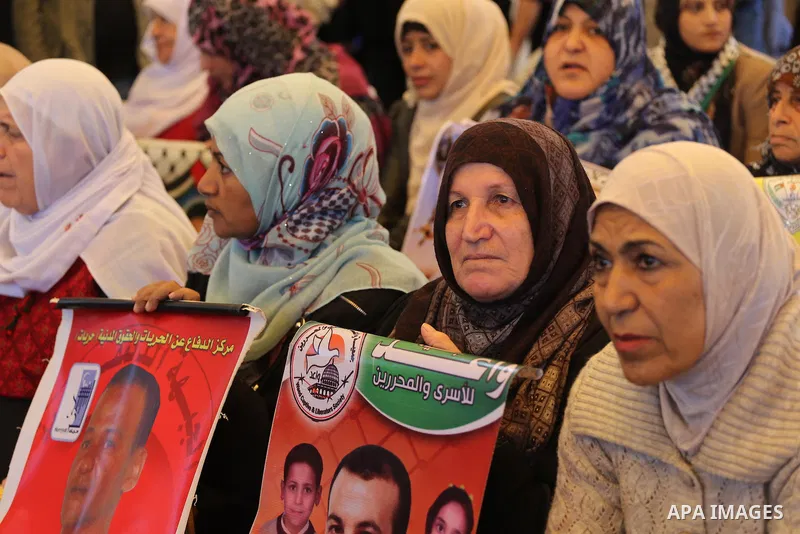 Palestinians take part in a protest demanding release the prisoners in Israeli jails, in front of Red cross office, in Gaza city, on April 4, 2016. Photo by Mohammed Asad