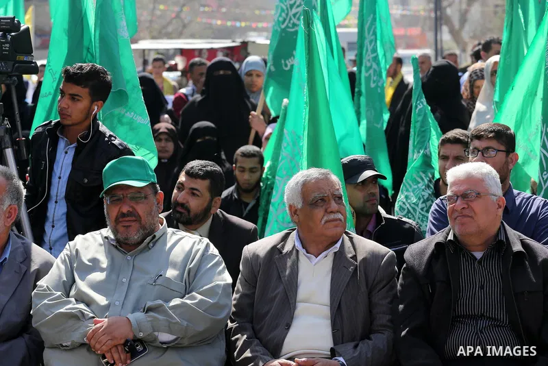 Palestinians take part in a protest demanding release the prisoners in Israeli jails, in front of Red cross office, in Gaza city, on April 4, 2016. Photo by Mohammed Asad