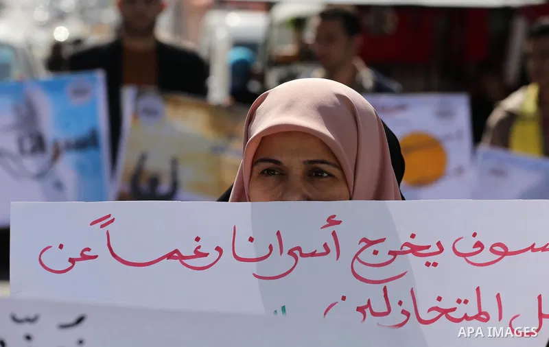 Palestinians take part in a protest demanding release the prisoners in Israeli jails, in front of Red cross office, in Gaza city, on April 4, 2016. Photo by Mohammed Asad