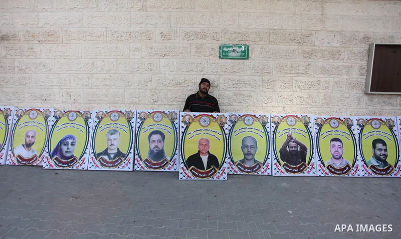 Palestinians take part in a protest demanding release the prisoners in Israeli jails, in front of Red cross office, in Gaza city, on April 4, 2016. Photo by Ashraf Amra