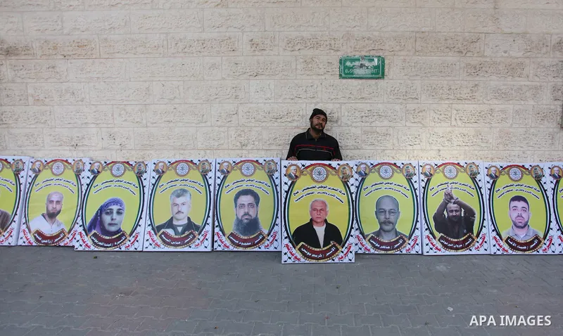 Palestinians take part in a protest demanding release the prisoners in Israeli jails, in front of Red cross office, in Gaza city, on April 4, 2016. Photo by Ashraf Amra